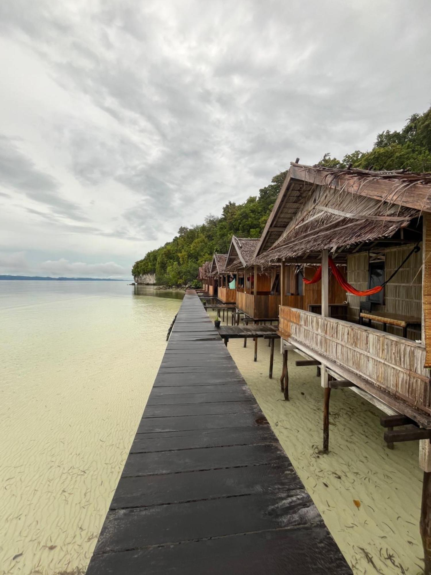 Junior Homestay Kri ภายนอก รูปภาพ