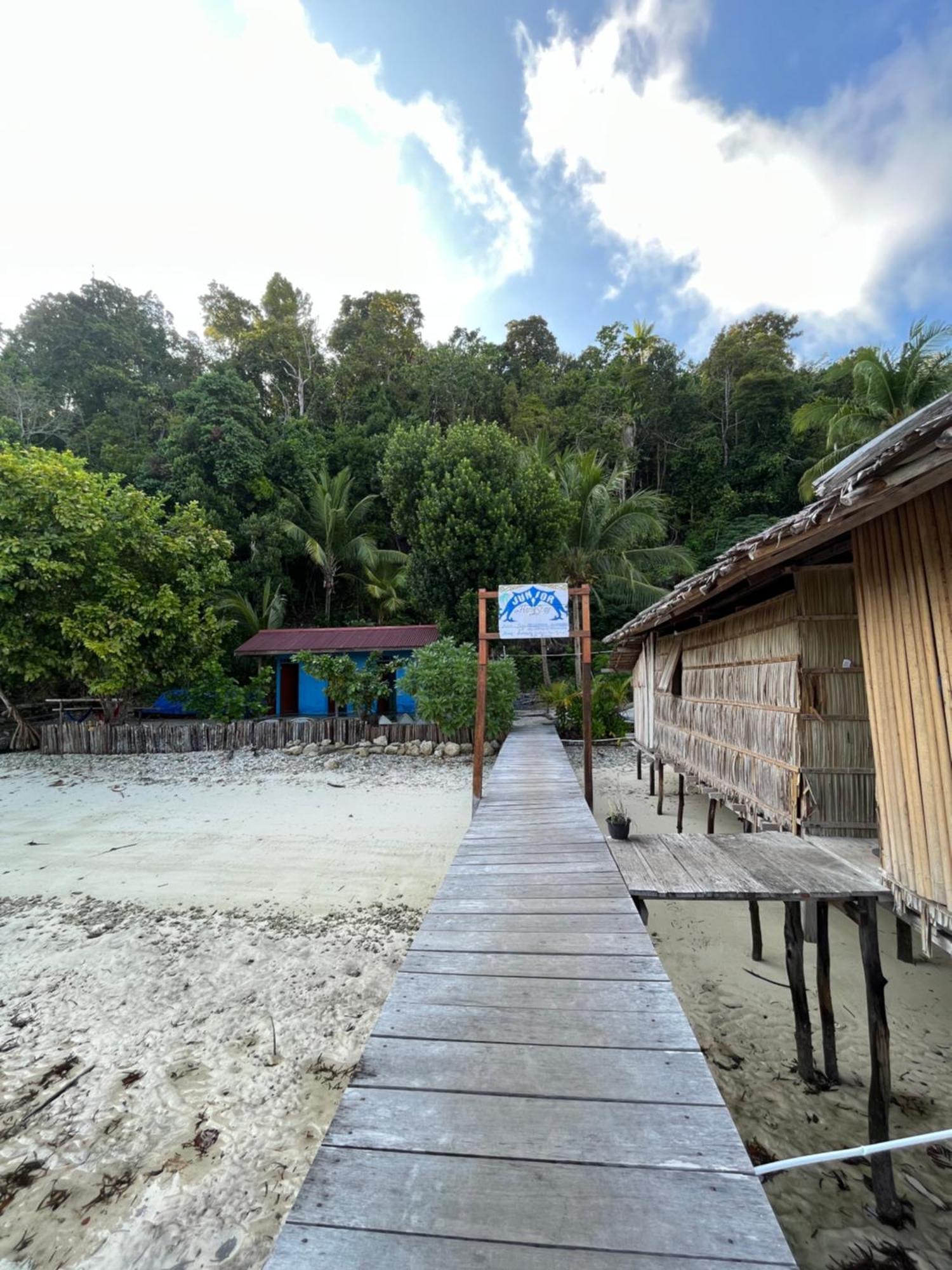 Junior Homestay Kri ภายนอก รูปภาพ
